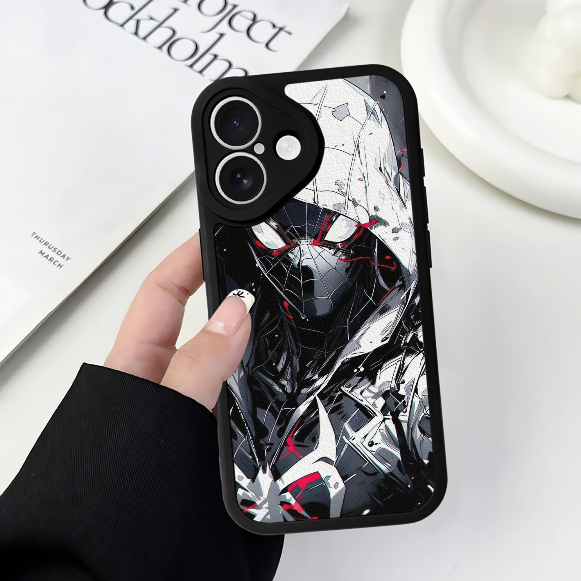Spider Man スパイダーマン 【iPhone 16シリーズ対応】シリコンスマホケース（レザー調） 材質：シリコン